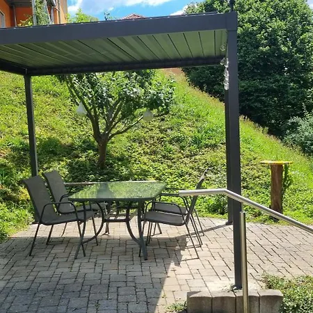 - Lägenhet *